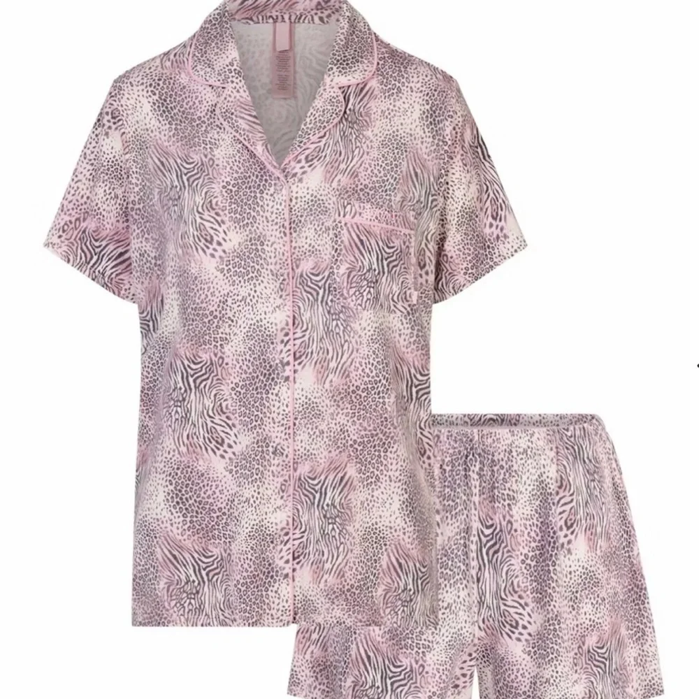 NWT Skims Sleep Short Sleeve Button Up Set in Bloom Mini Multi Animal - Picture 4 of 5